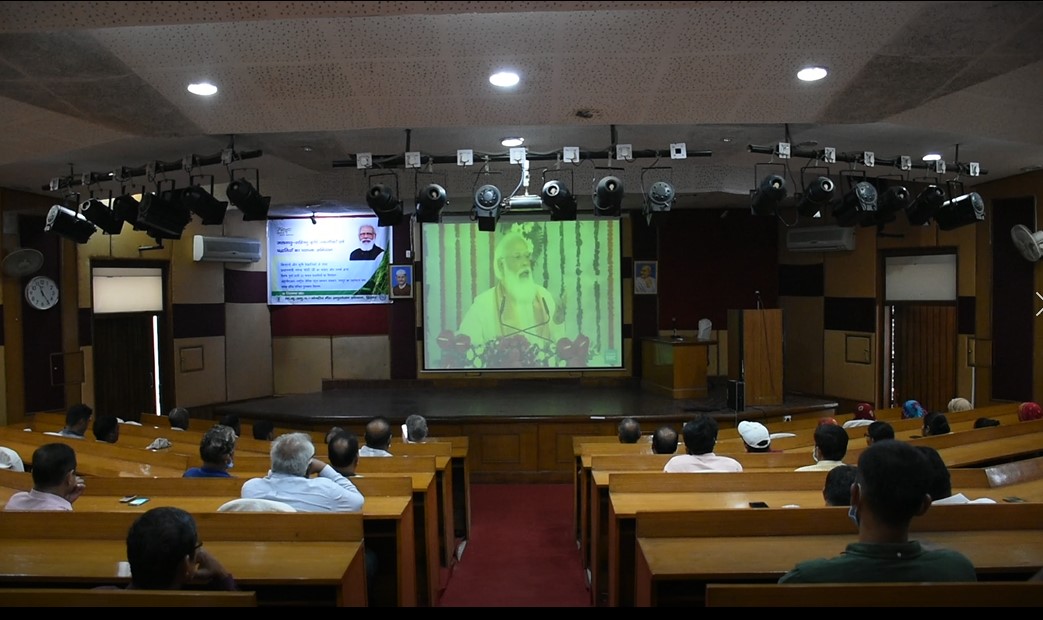 केंद्रीय भैंस अनुसंधान संस्थान में 120 किसानों ने प्रधानमंत्री का लाइव कार्यक्रम देखा